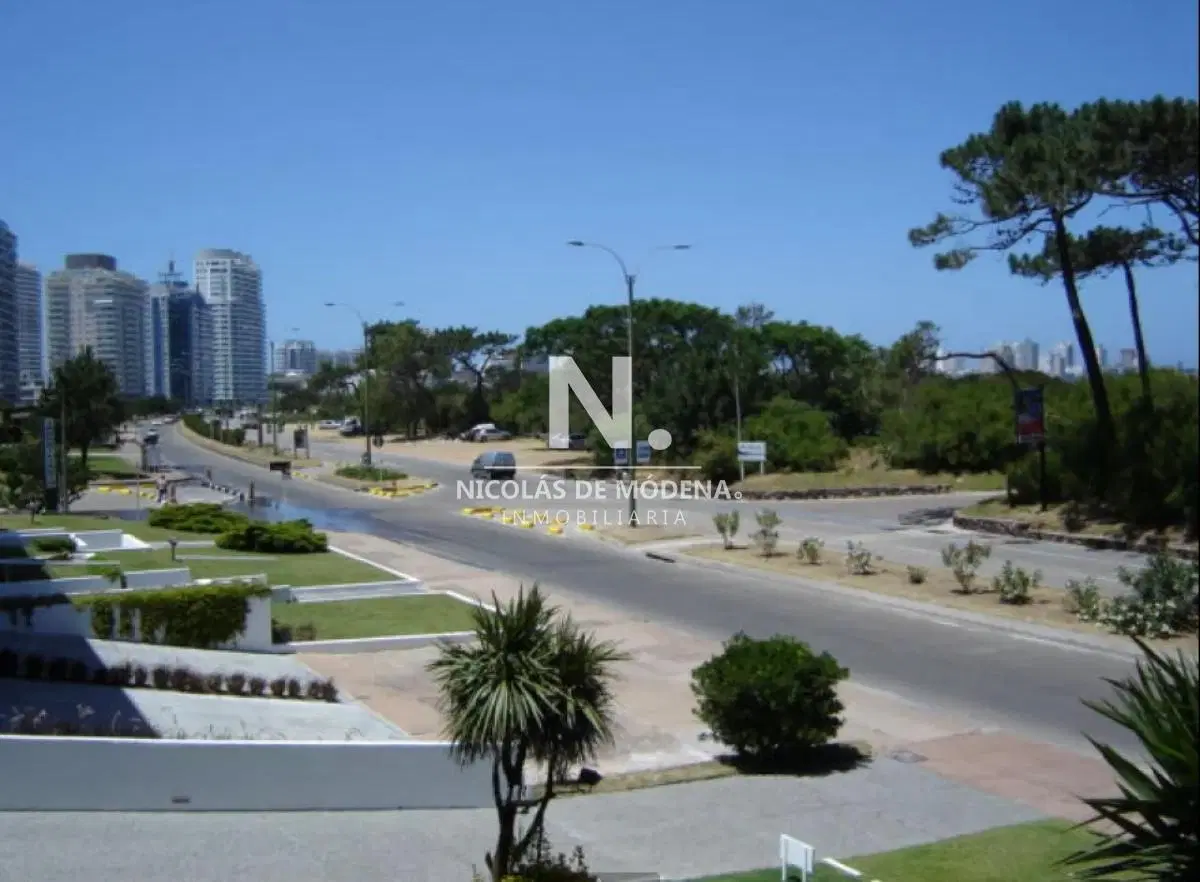 Apartamento de 3 dormitorios en Mansa , Punta del Este 2