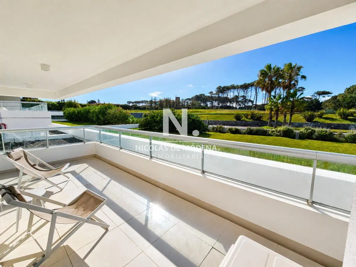 En venta en apartamento de 4 dormitorios con agradable vista a metros del mar, Brava Punta del Este 3