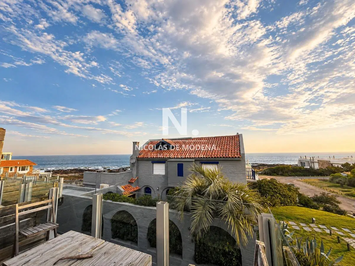 Apartamento en Venta de 3 dormitorios en La Barra - Exclusividad y Confort en Edificio Mareas 2