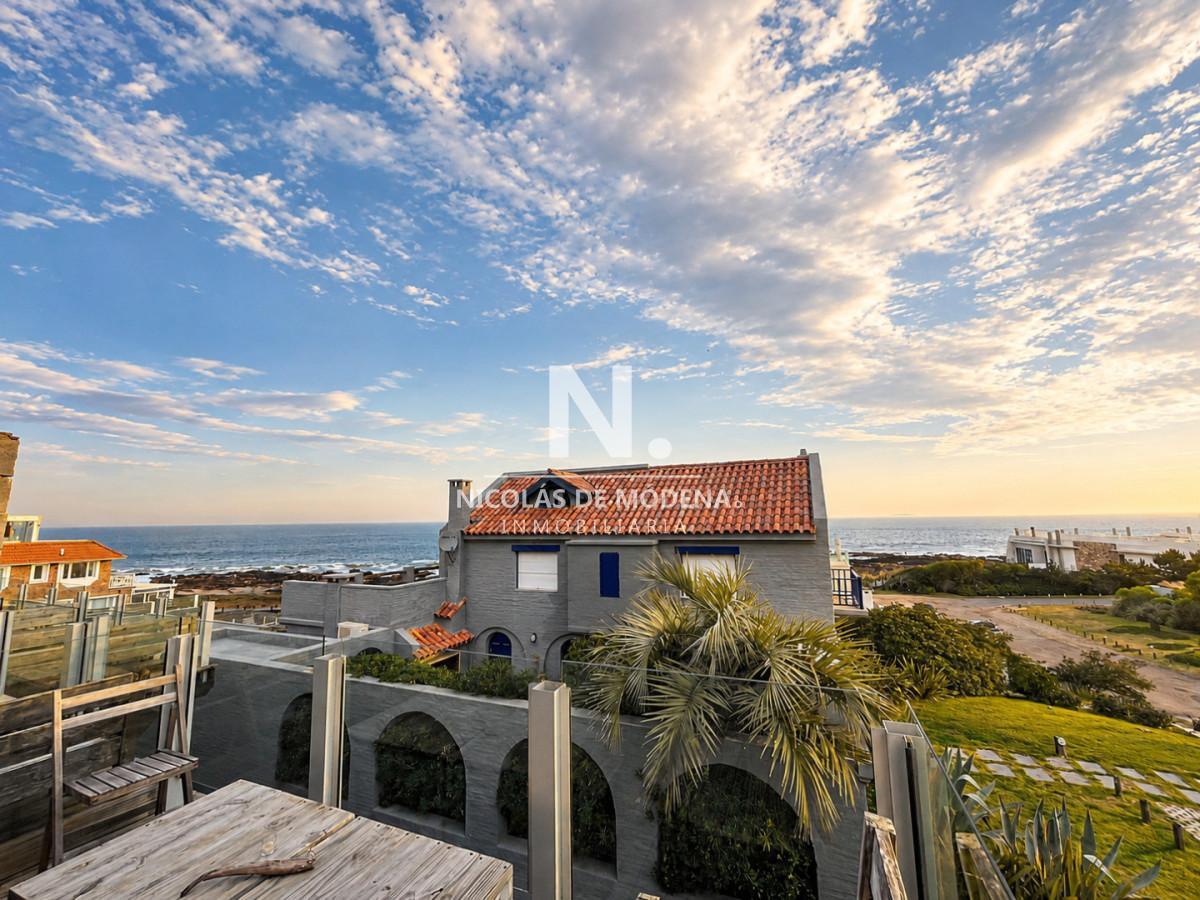 Apartamento en Venta de 3 dormitorios en La Barra - Exclusividad y Confort en Edificio Mareas
