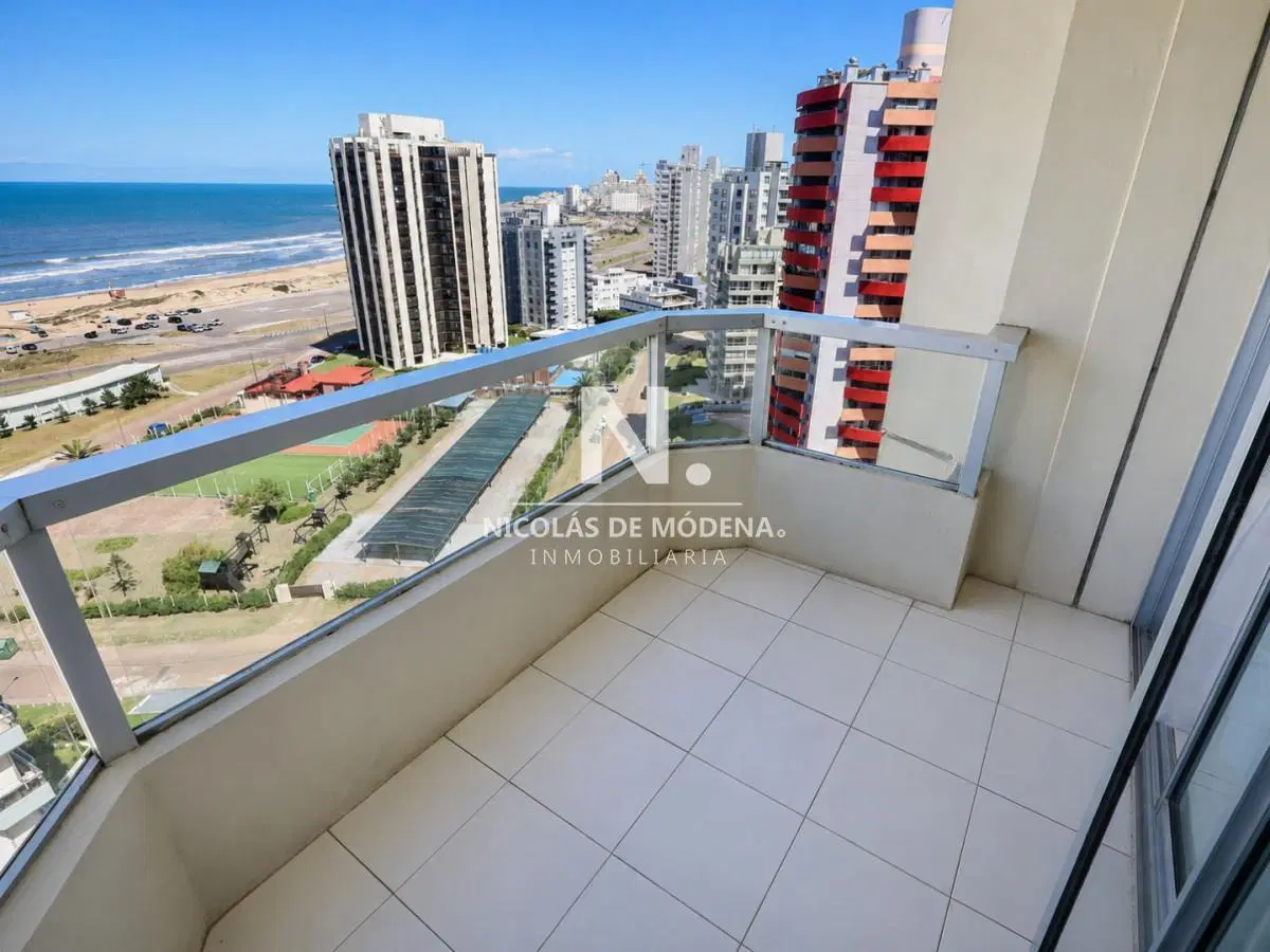En venta apartamento en Torre Marina,  de 1 dormitorio en Brava, Punta del Este 3