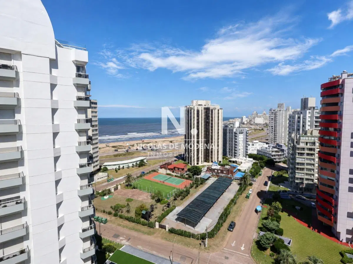 En venta apartamento en Torre Marina,  de 1 dormitorio en Brava, Punta del Este 2