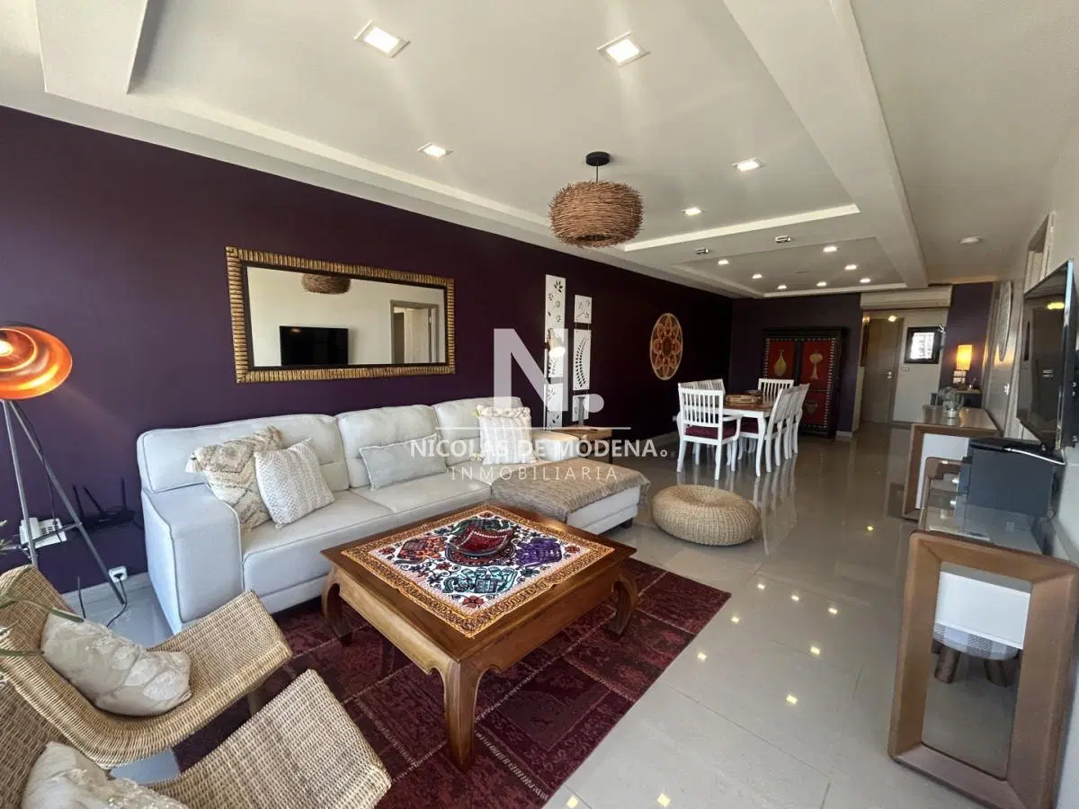 Venta apartamento de 2 dormitorios, 3 baños y doble garage en brava. 1