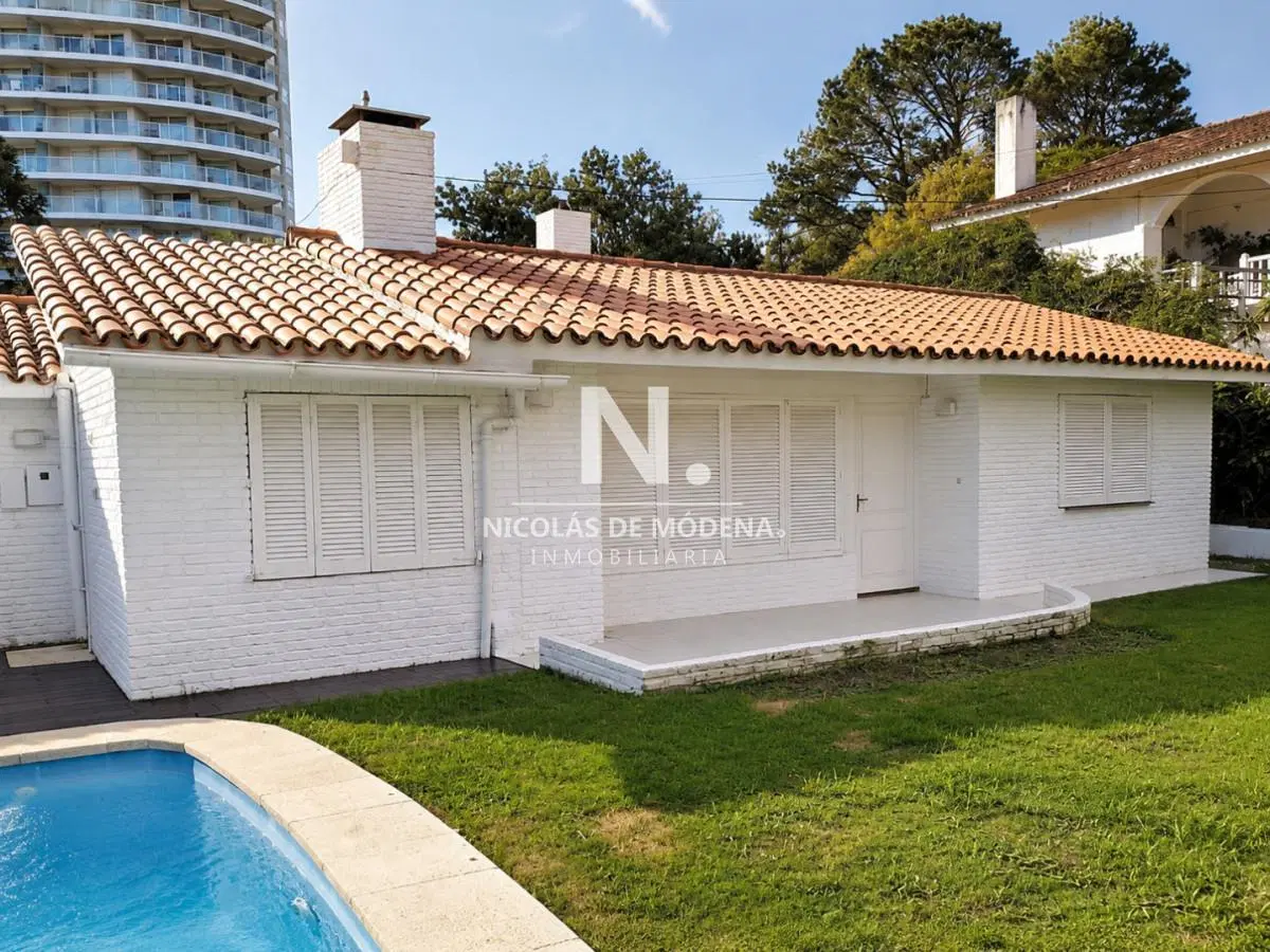 Casa de 5 dormitorios,  con piscina y parrillero en Mansa, Punta del Este 3