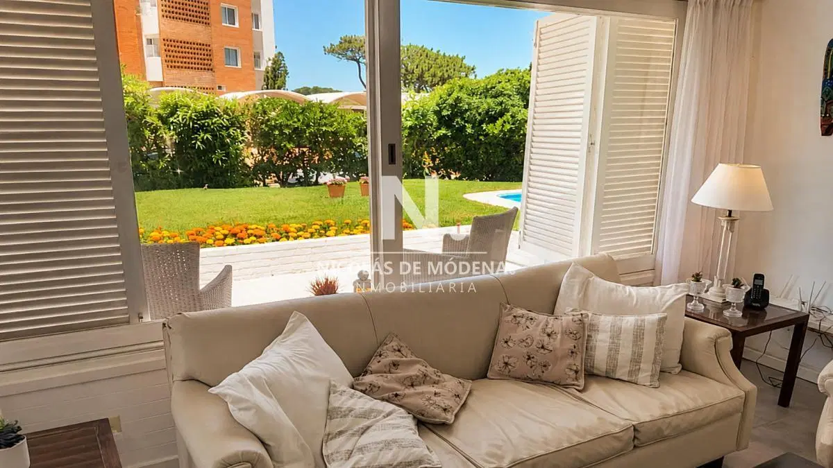 Casa de 5 dormitorios,  con piscina y parrillero en Mansa, Punta del Este 8