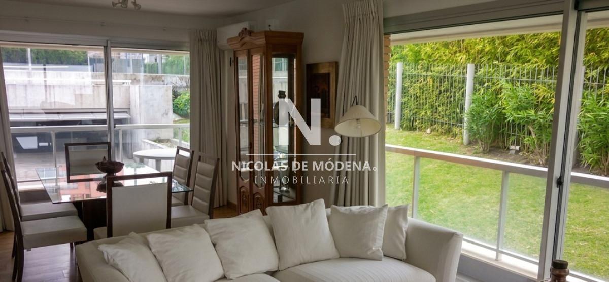 Venta Apartamento en Edificio Delphinus, Malvin Frente al Mar, 3 Dormitorios, Terraza, 2 garajes, Pi