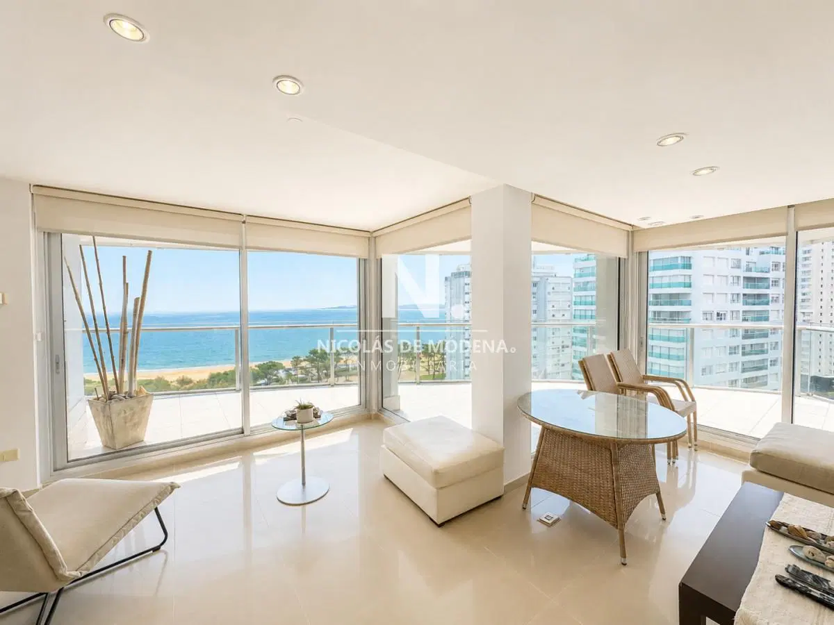 Espectacular Apartamento en Venta y en Alquiler de temporada -Primera linea Playa Mansa 3