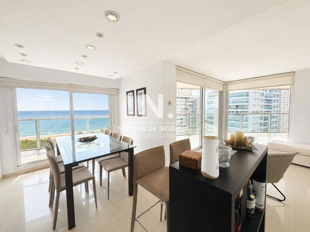 Espectacular Apartamento en Venta y en Alquiler de temporada -Primera linea Playa Mansa 1