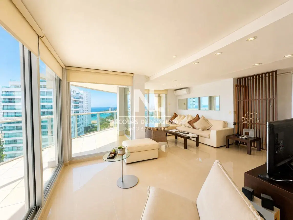 Espectacular Apartamento en Venta y en Alquiler de temporada -Primera linea Playa Mansa 2