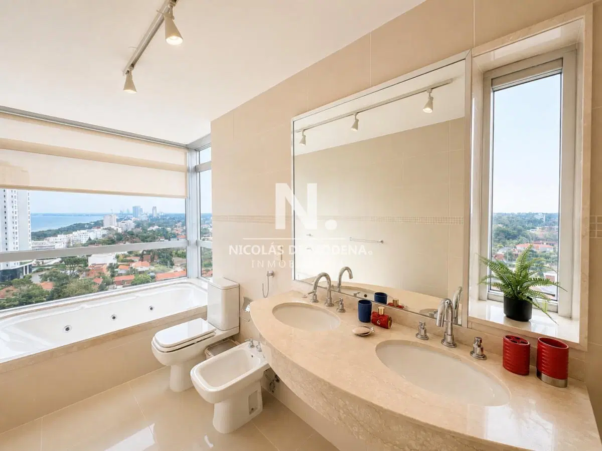 Espectacular Apartamento en Venta y en Alquiler de temporada -Primera linea Playa Mansa 4