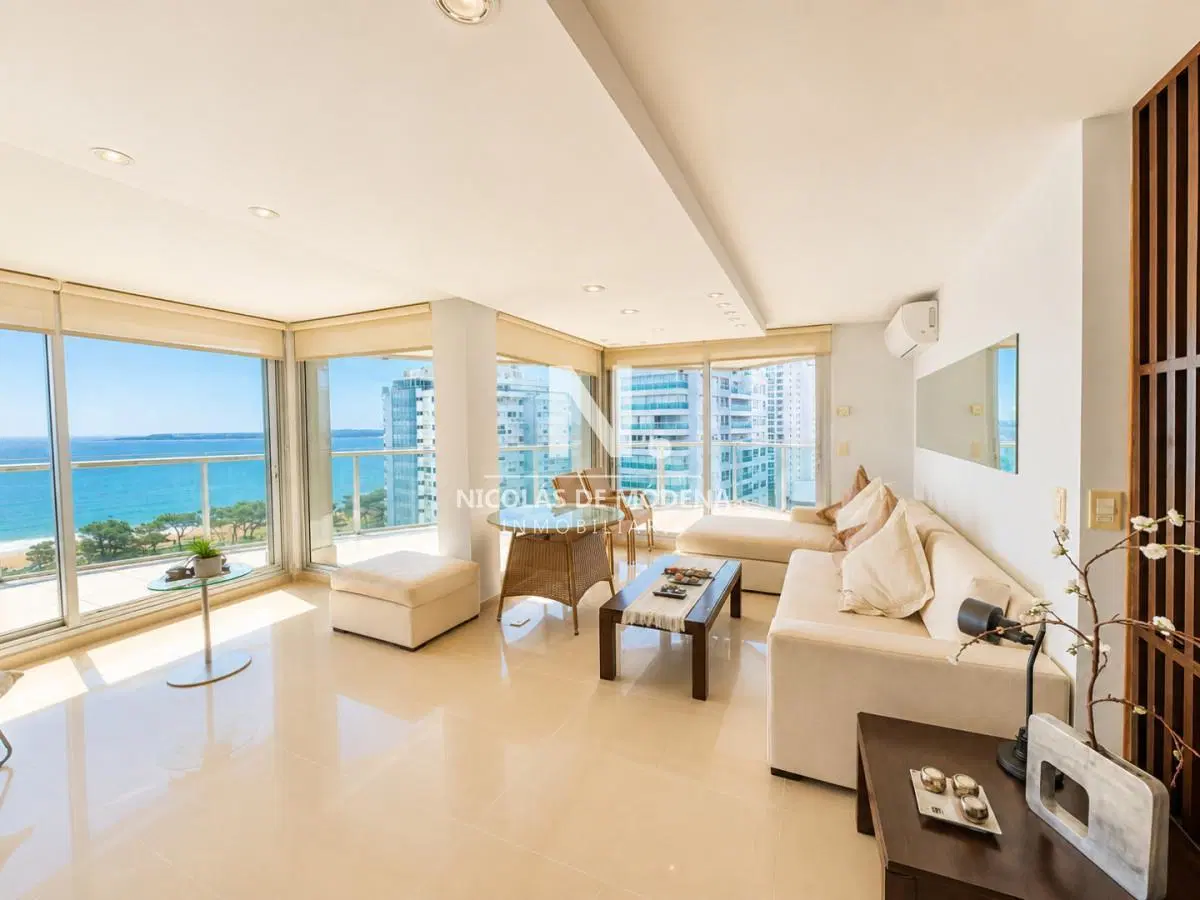 Espectacular Apartamento en Venta y en Alquiler de temporada -Primera linea Playa Mansa 3