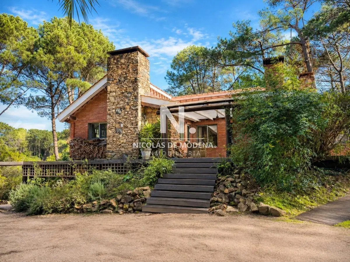 En venta en Punta Ballena, casa de 4 dormitorios con parrillero 2