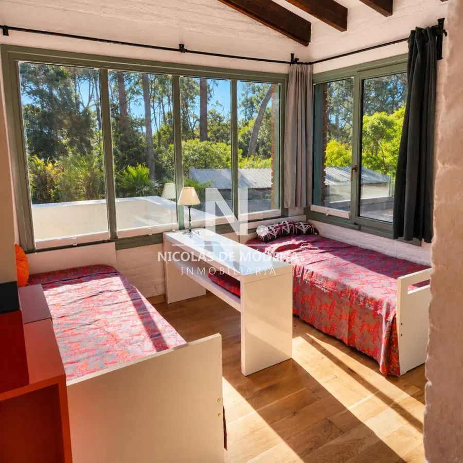 En venta en Punta Ballena, casa de 4 dormitorios con parrillero 8