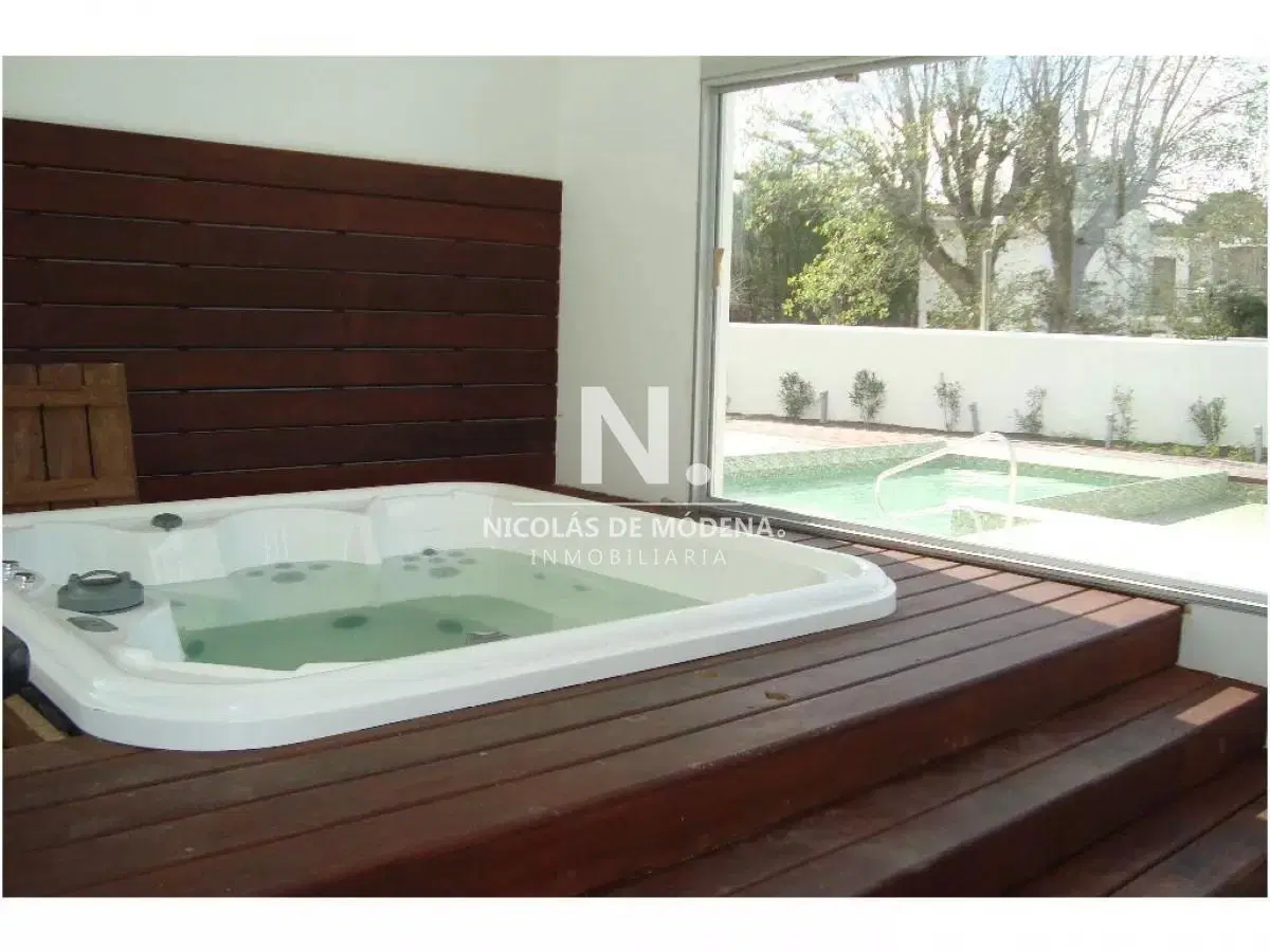 En venta apartamento de 2 dormitorios con vista al mar en Mansa, Punta del Este 3