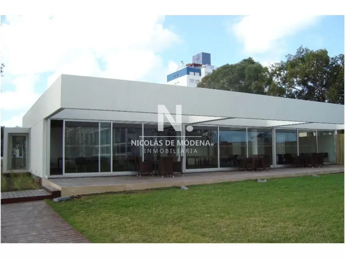 En venta apartamento de 2 dormitorios con vista al mar en Mansa, Punta del Este 4