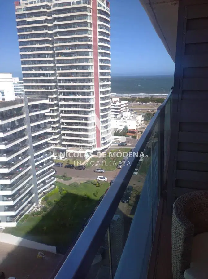 Apartamento de 2 dormitorios en venta en Punta del Este 2