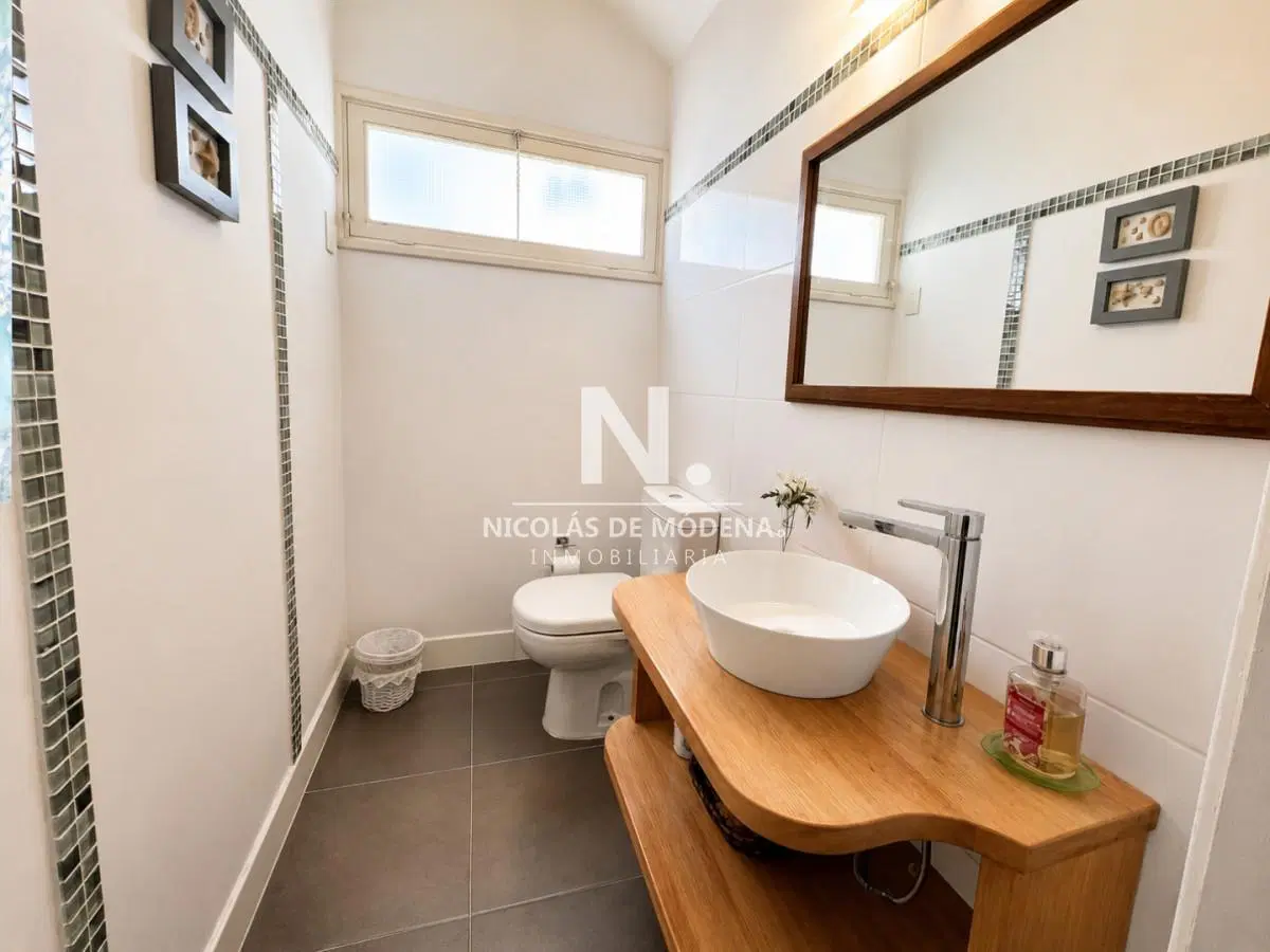 En venta casa de 4 dormitorios, con parrillero y piscina en Pinares 3