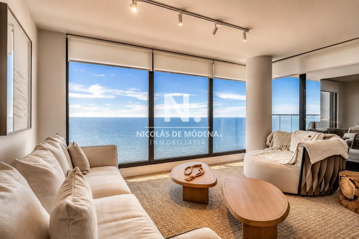 En venta apartamento de 2 dormitorios frente al mar en Playa Mansa - Punta del Este 5