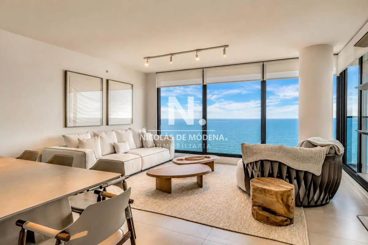 En venta apartamento de 2 dormitorios frente al mar en Playa Mansa - Punta del Este 3