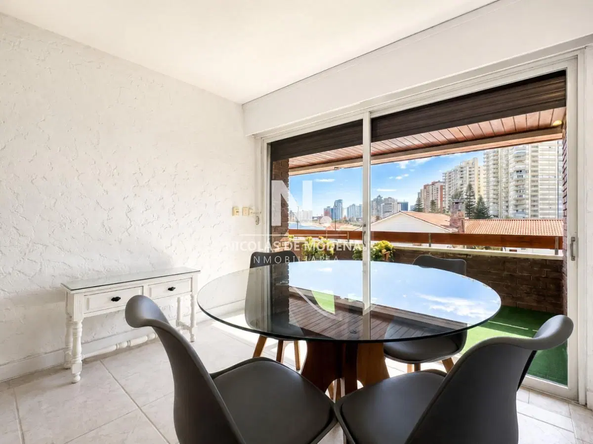 En venta apartamento de 2 dormitorios frente al Mar - Playa Mansa, Punta del Este 3