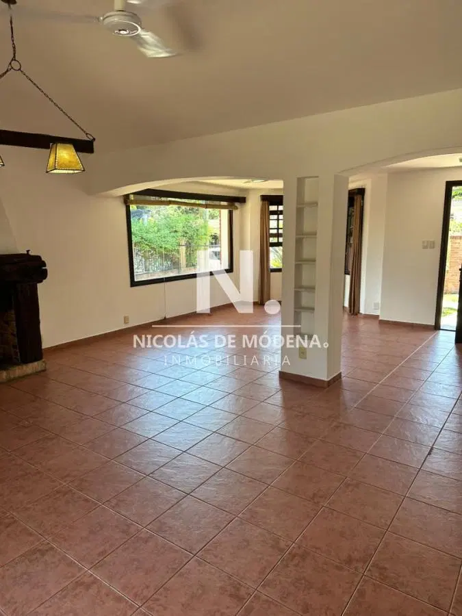 OPORTUNIDAD EN BARRIO CANTEGRIL . VENDO CASA DE 3 DORM. Y 3 BAÑOS EN ZONA DE COLEGIOS, FACULTADES Y 5