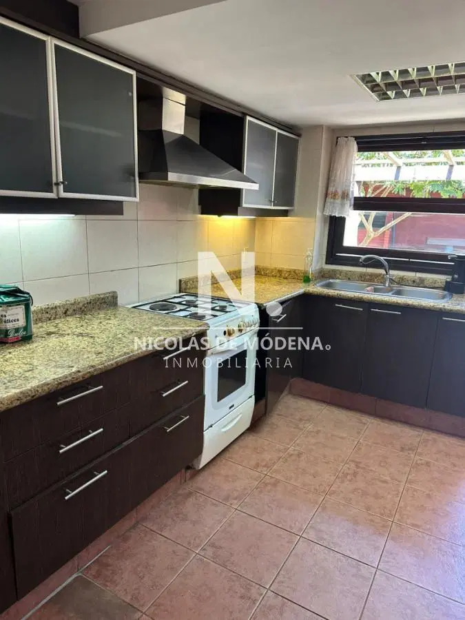 OPORTUNIDAD EN BARRIO CANTEGRIL . VENDO CASA DE 3 DORM. Y 3 BAÑOS EN ZONA DE COLEGIOS, FACULTADES Y 4