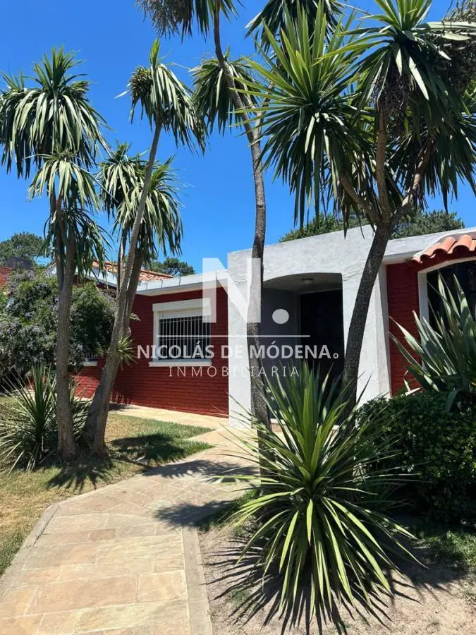 OPORTUNIDAD EN BARRIO CANTEGRIL . VENDO CASA DE 3 DORM. Y 3 BAÑOS EN ZONA DE COLEGIOS, FACULTADES Y 3
