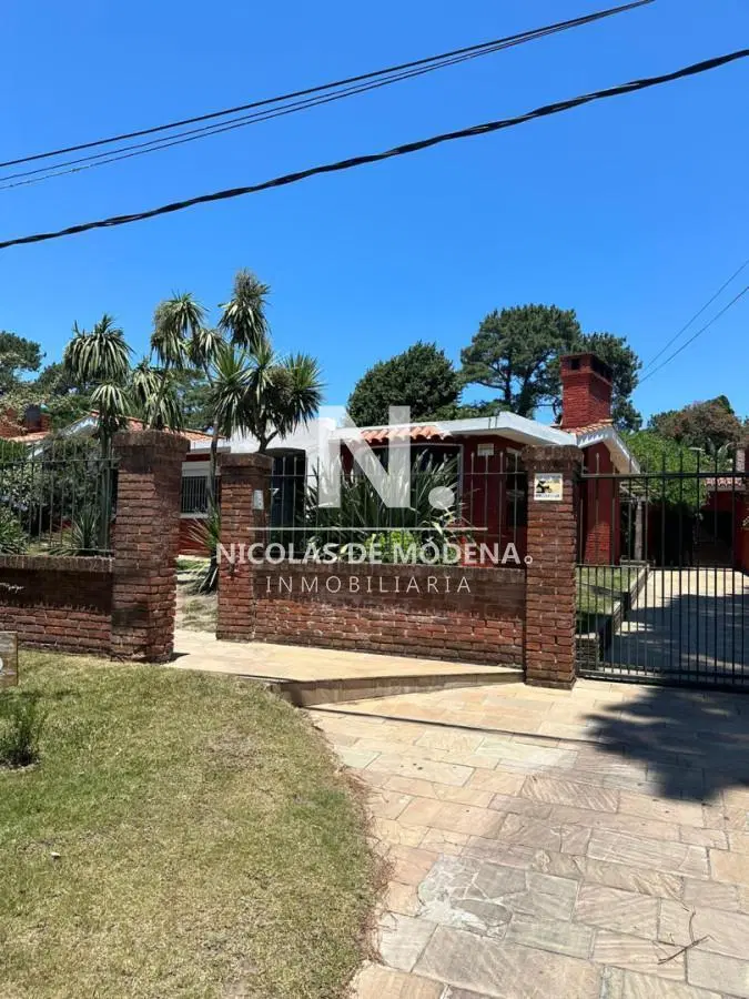 OPORTUNIDAD EN BARRIO CANTEGRIL . VENDO CASA DE 3 DORM. Y 3 BAÑOS EN ZONA DE COLEGIOS, FACULTADES Y 2