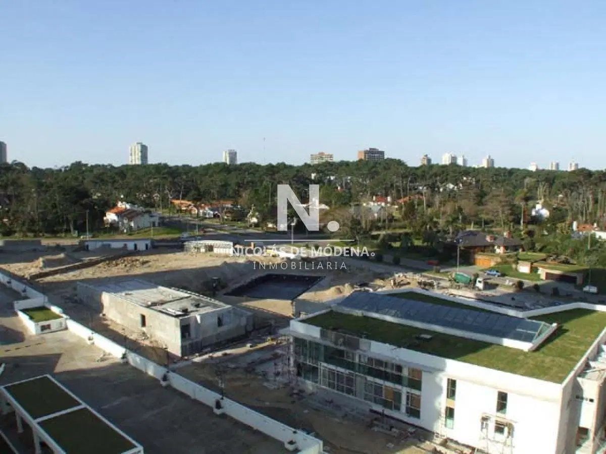 LINDISIMO EDIFICIO CON TODOS LOS SERVICIOS, departamento de 2 dormitorios en venta en Punta del Este 1