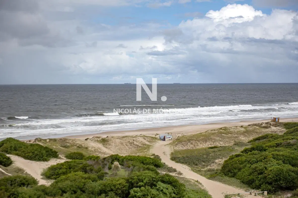 Espectacular Penthouse frente al mar de 4 dormitorios en venta, Punta del Este 2