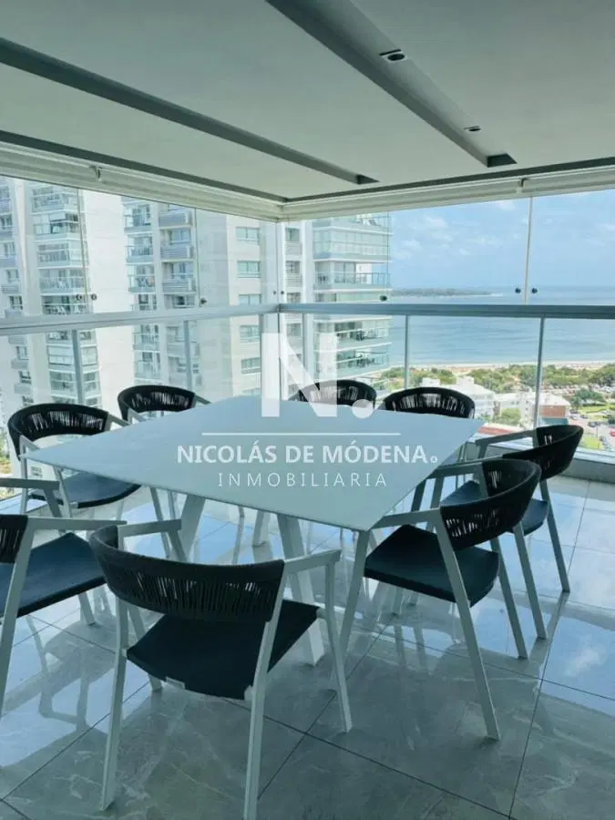 En alquiler apartamento en Mansa con vista al mar de 3 dormitorios 1