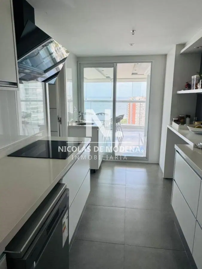 En alquiler apartamento en Mansa con vista al mar de 3 dormitorios 6