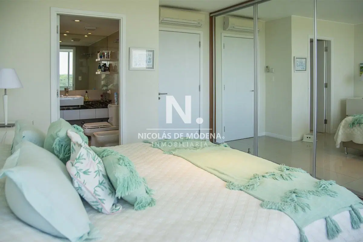 Apartamento de 4 dormitorios en venta en Torre Tiburon, Playa Brava frente al mar 2