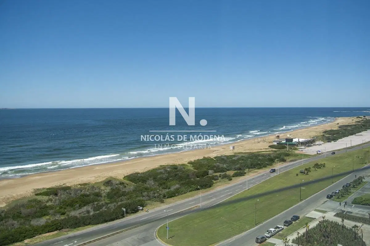 Apartamento de 4 dormitorios en venta en Torre Tiburon, Playa Brava frente al mar 5
