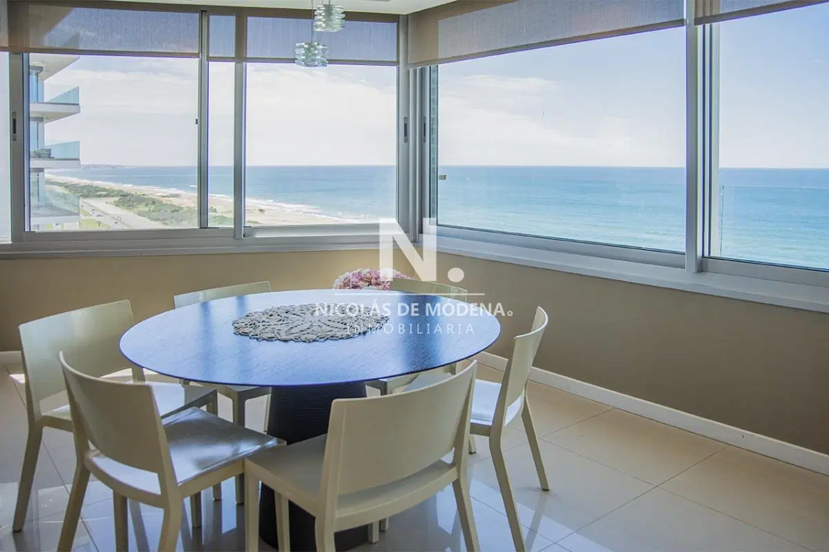 Apartamento de 4 dormitorios en venta en Torre Tiburon, Playa Brava frente al mar 3