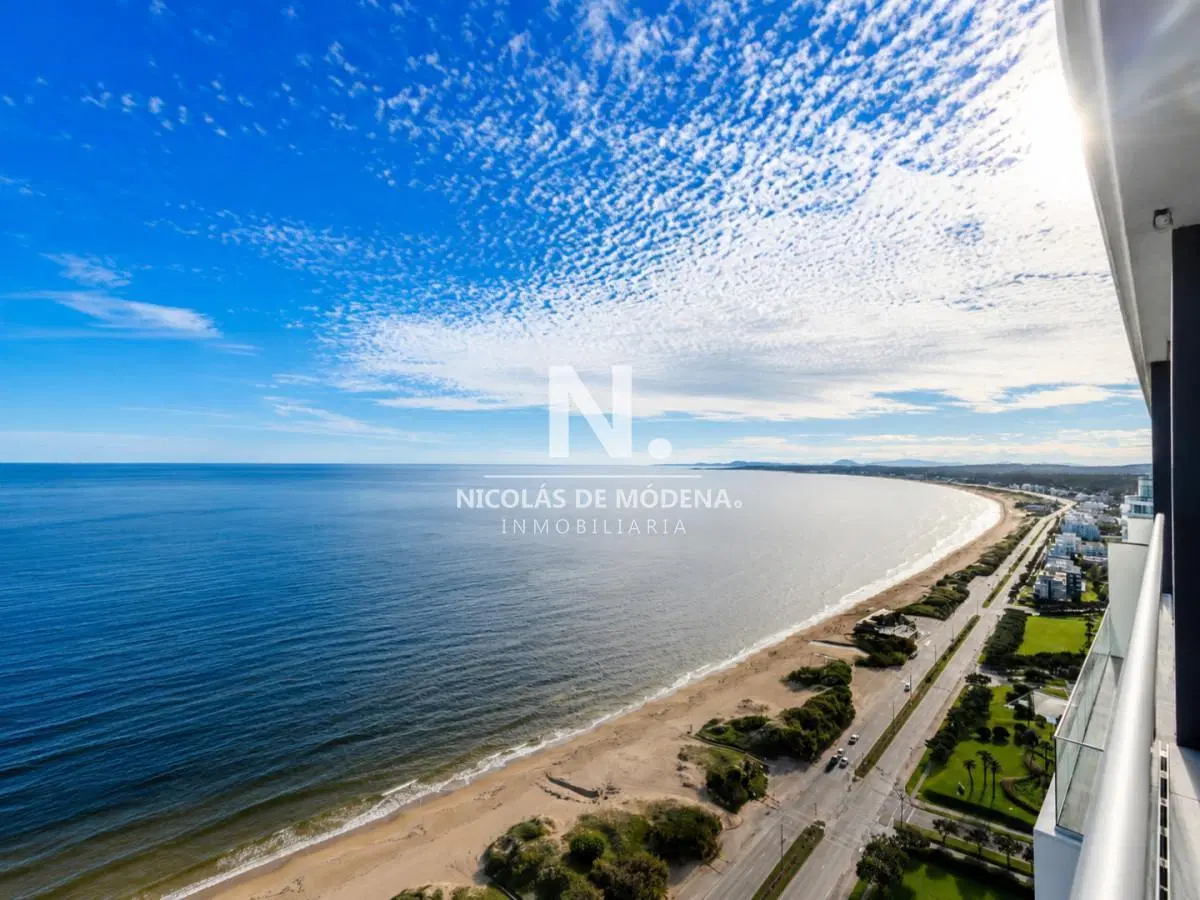 Exclusivo Apartamento Dúplex de 4 dormitorios en Venta - Venetian Luxury Residences, Playa Mansa, Pu 2
