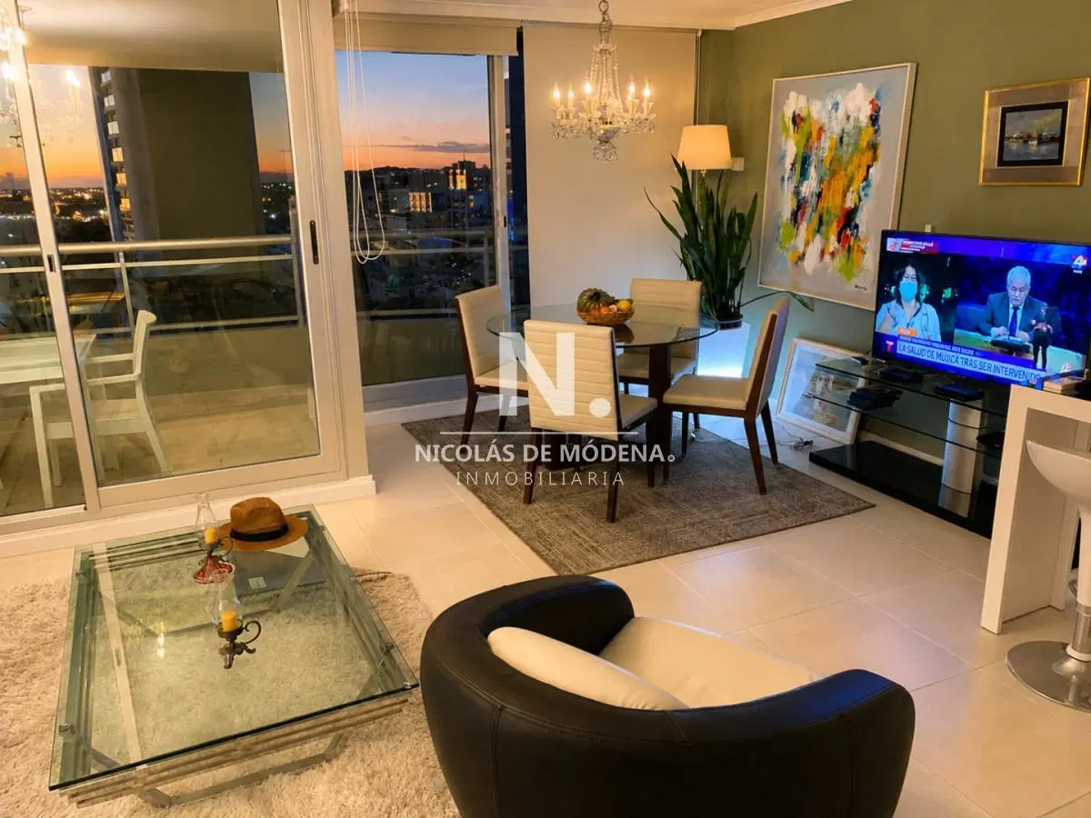 Penthouse Exclusivo en Zona Premium: Amplio Living Comedor, 2 Baños, Toilette y Doble Garaje en Torr 3