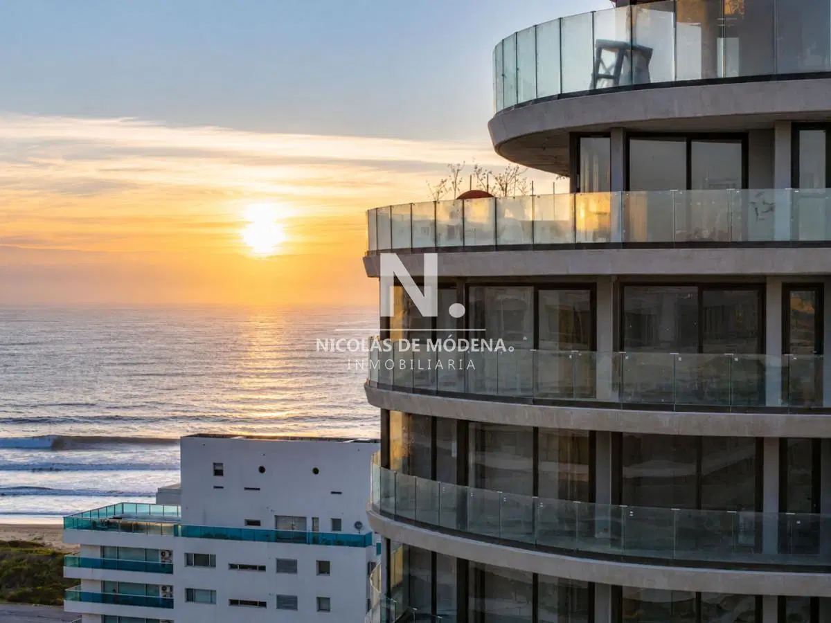 Apartamento en venta de 2 dormitorios en Playa Brava Punta del Este 8