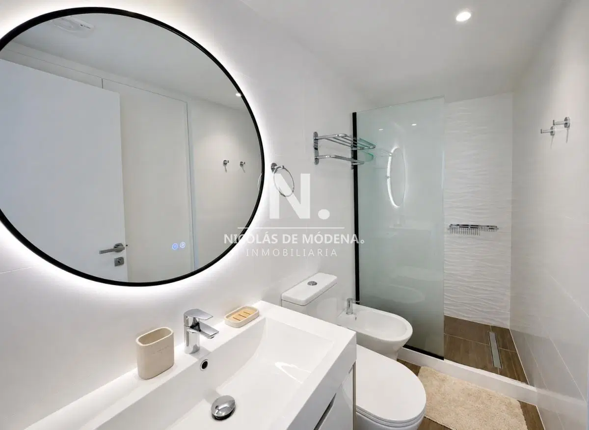 Apartamento en Venta-2 dormitorios-Torres del Este 3