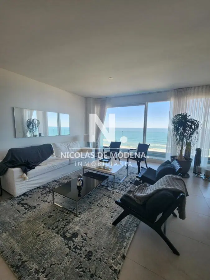 Vende apartamento de 3 dormitorios en suite, con vista al mar en Brava, Punta del Este 4