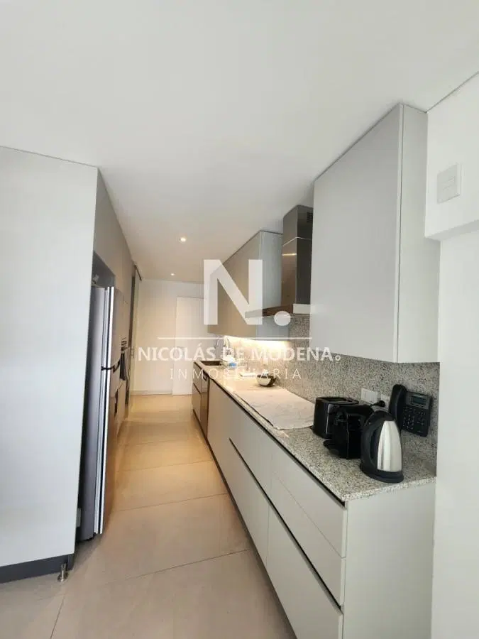 Vende apartamento de 3 dormitorios en suite, con vista al mar en Brava, Punta del Este 3