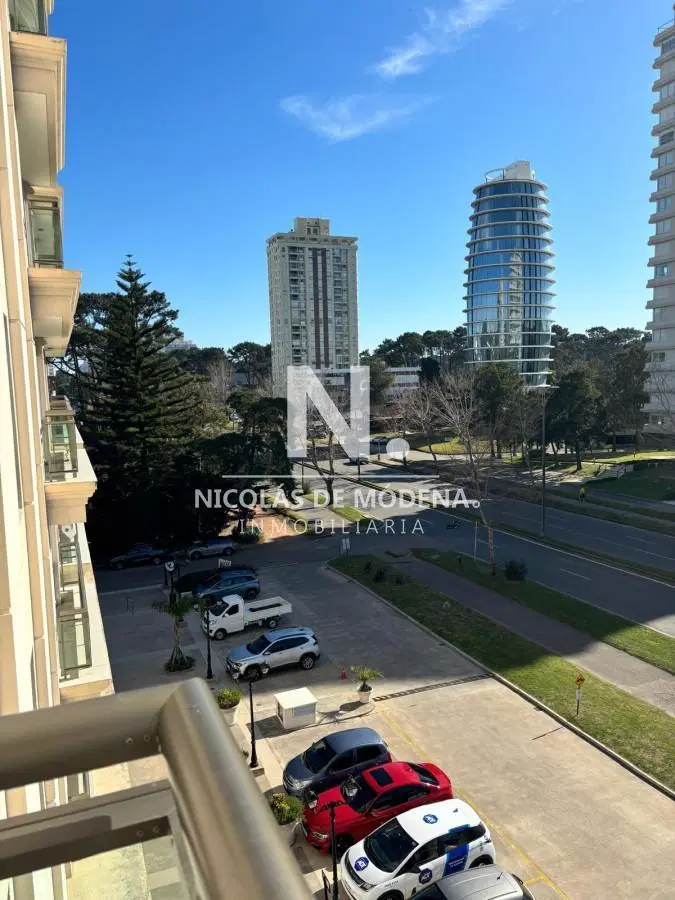 Apartamento en venta en excelente ubicacion, 2 dormitorios prox a Punta Shippong 2