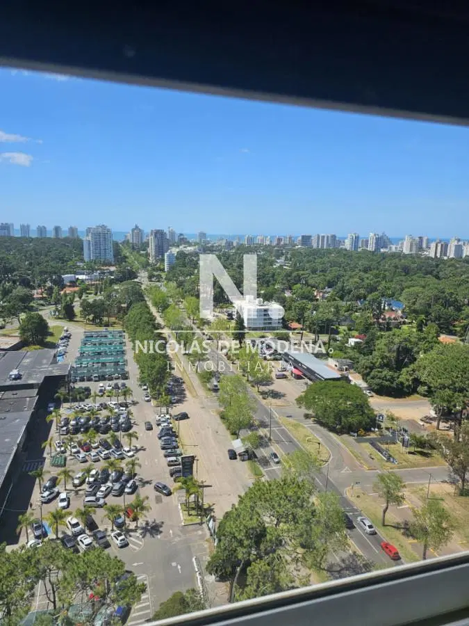 Vende departamento Penthouse de 4 dormitorios en Punta del Este 2