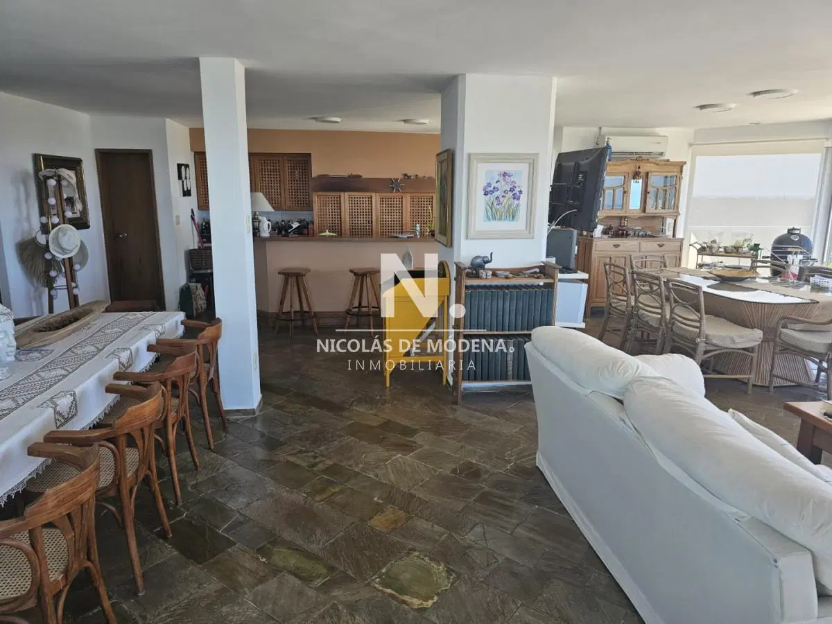 Vende departamento Penthouse de 4 dormitorios en Punta del Este 8