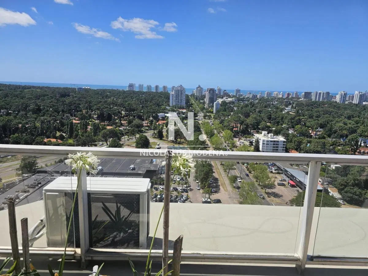 Vende departamento Penthouse de 4 dormitorios en Punta del Este 3
