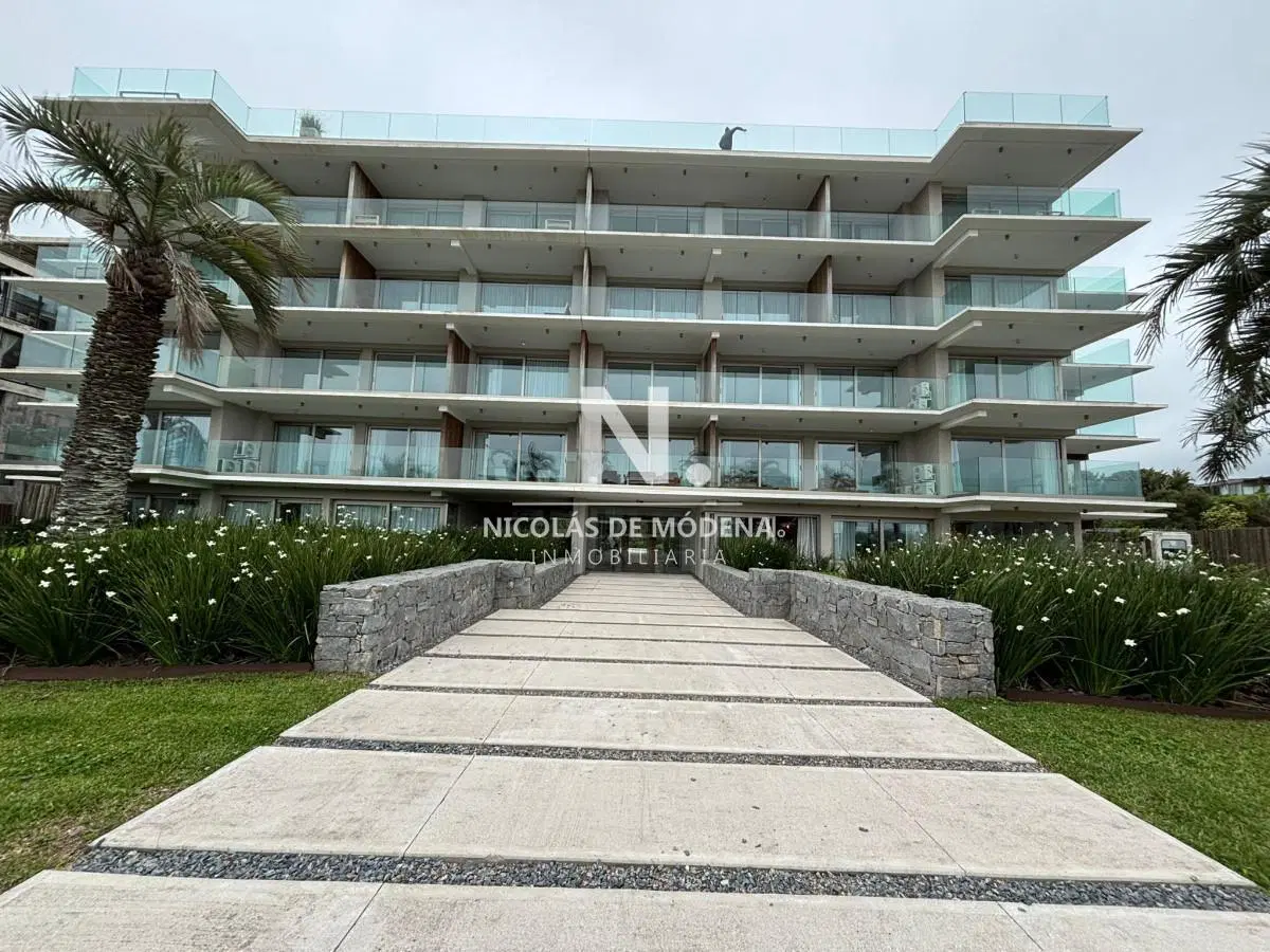 Vende apartamento en Manantiales frente al mar de 2 dormitorios. 4