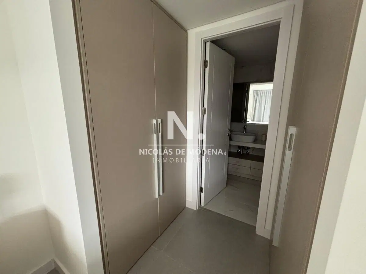 Vende apartamento en Manantiales frente al mar de 2 dormitorios. 8