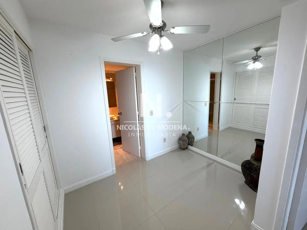 Apartamento en venta frente al mar, parada 19 playa mansa 8