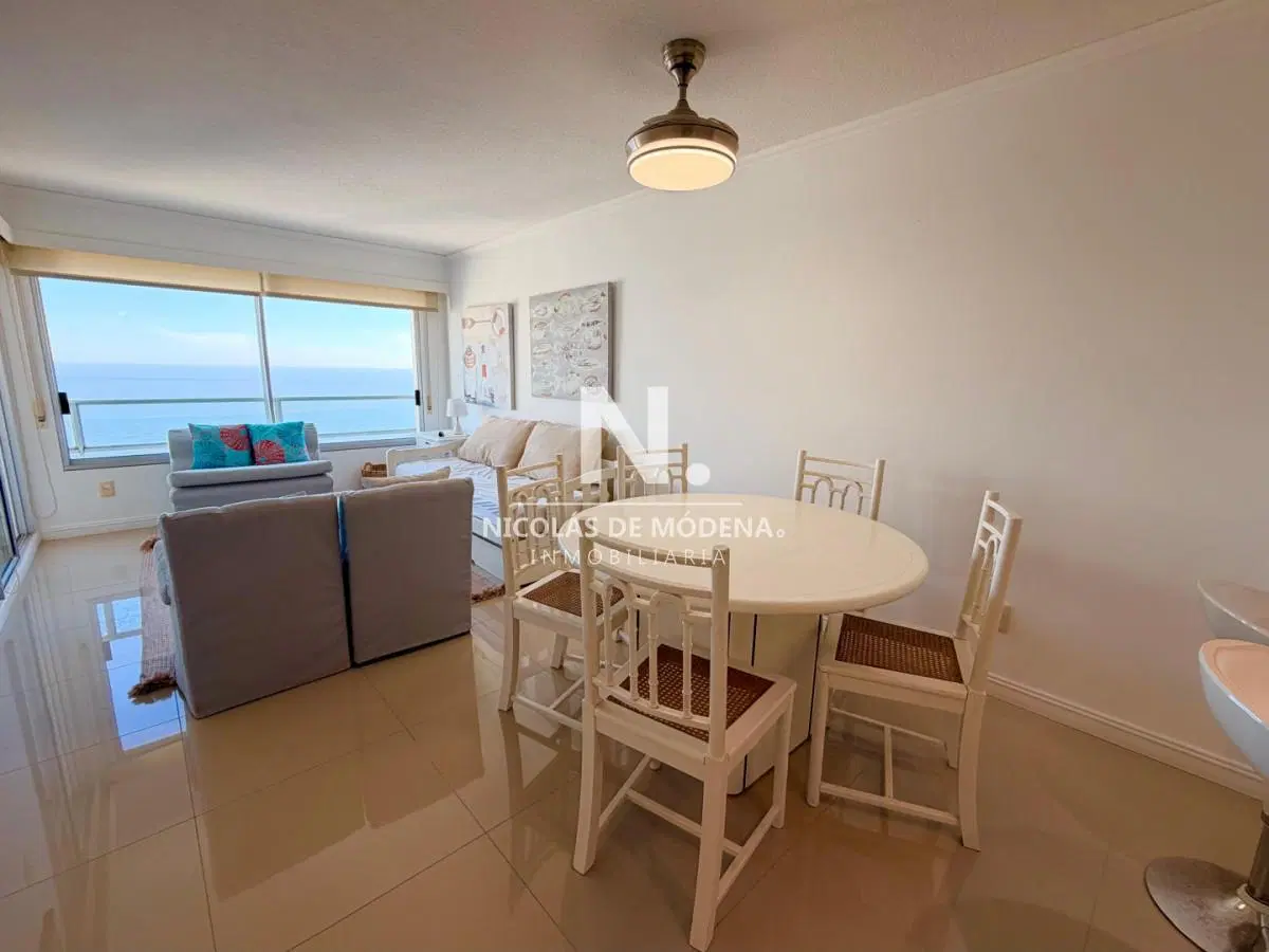 Apartamento en venta frente al mar, parada 19 playa mansa 4
