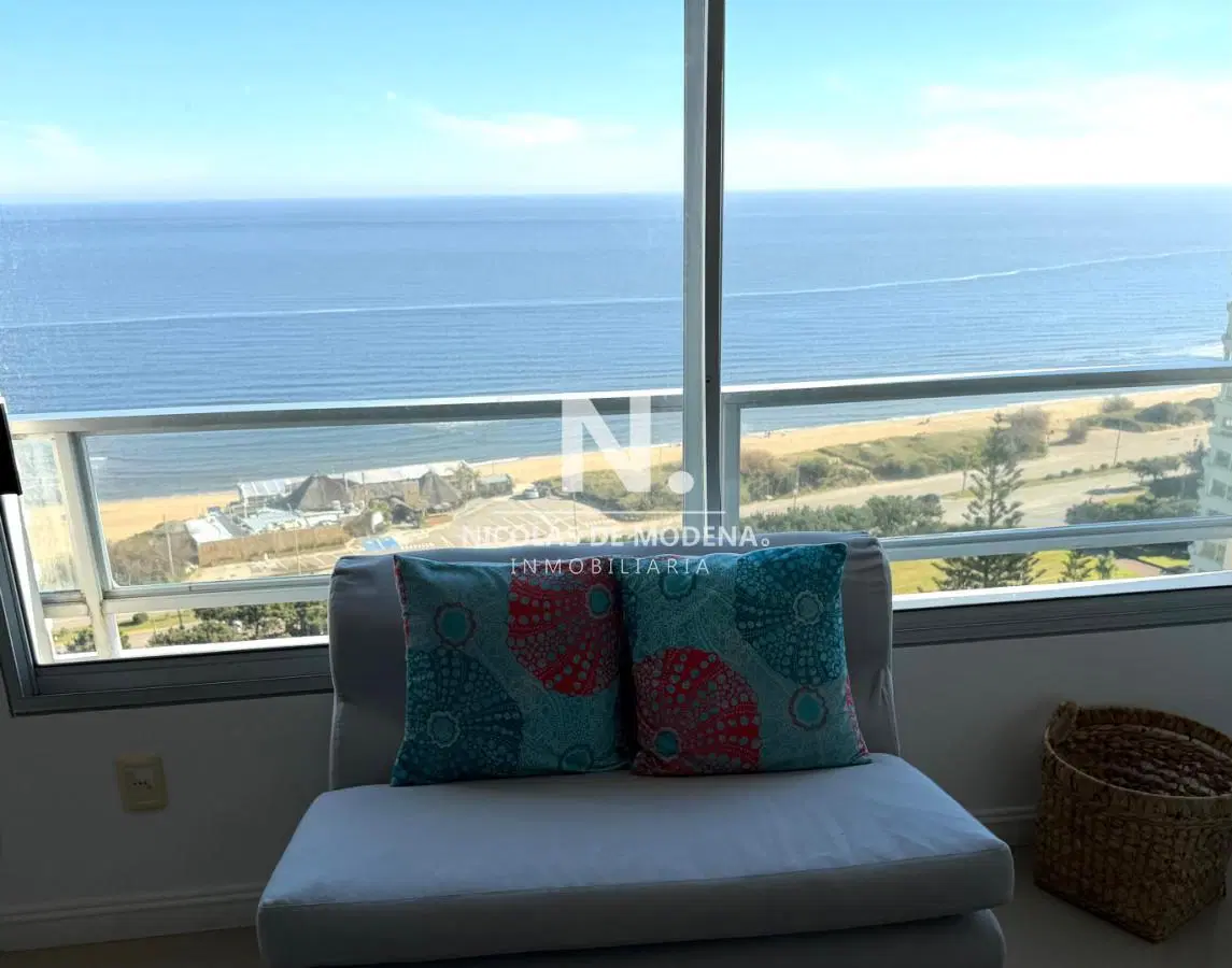 Apartamento en venta frente al mar, parada 19 playa mansa 4